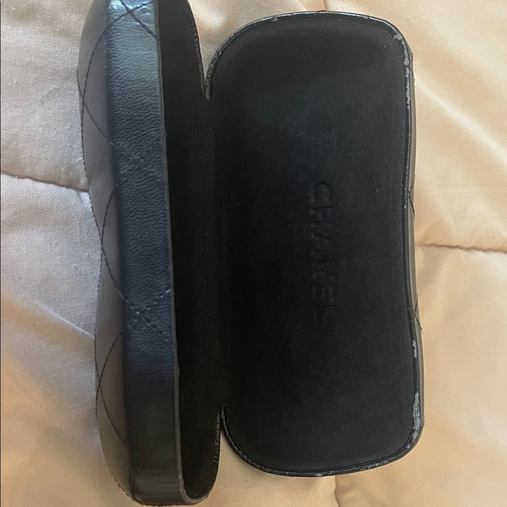 Authentic CHANEL CC Black and Brown Tortoiseshell Sunglasses with Case and Cloth - Picture 12 of 16